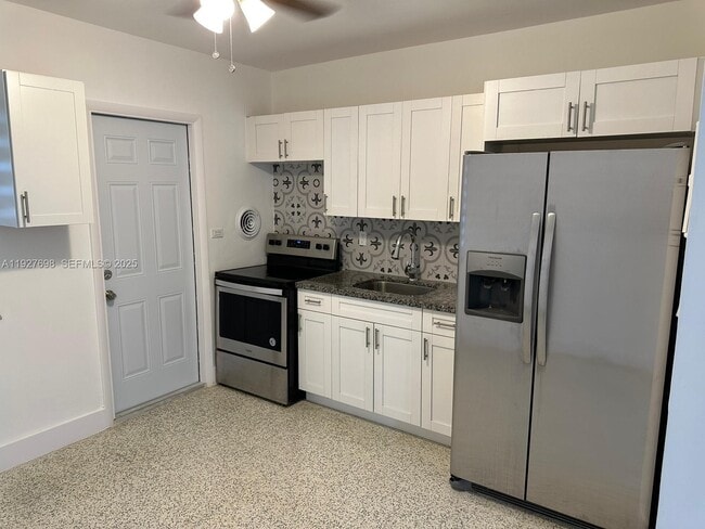 Building Photo - 7071 SW 4th St