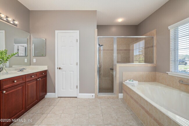 Building Photo - 3946 Royal Pines Dr