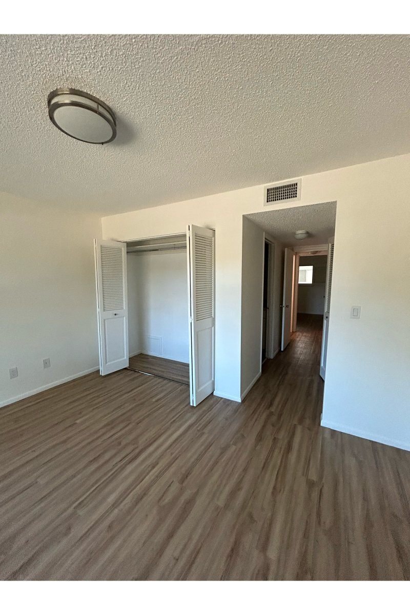 Building Photo - 1540 Glen Oaks Dr E