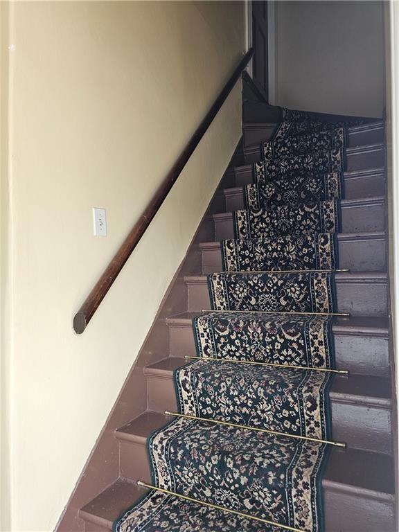 Building Photo - 37 1/2 Pleasant St