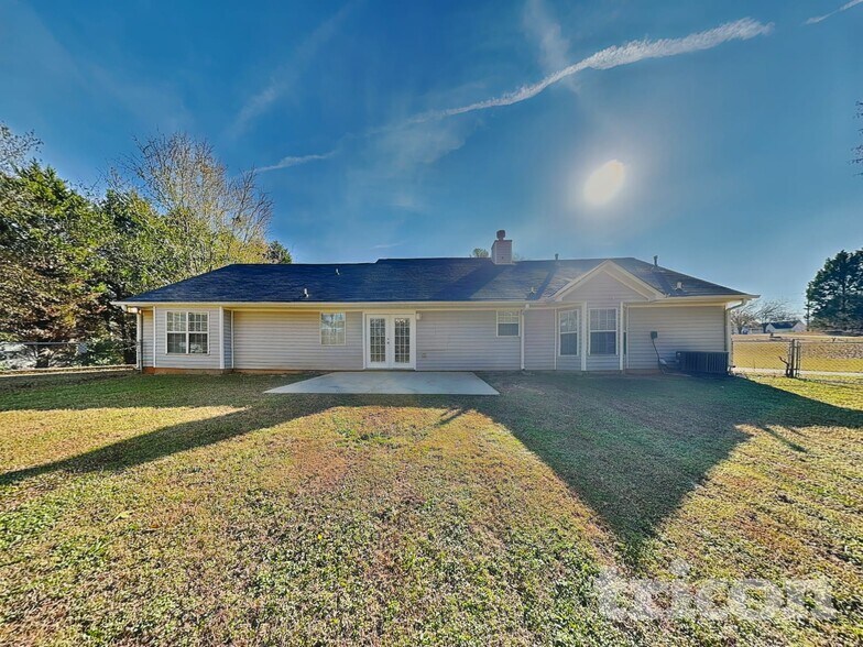 Building Photo - 3023 Ryan Rd