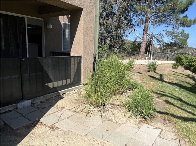 Building Photo - 2612 Avenida Del Vista