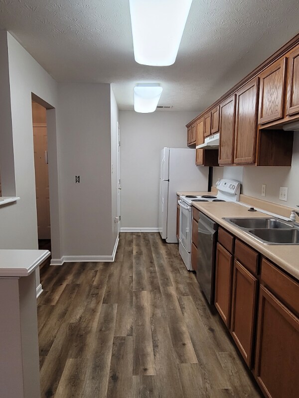 Building Photo - 9802 Legends Creek Dr