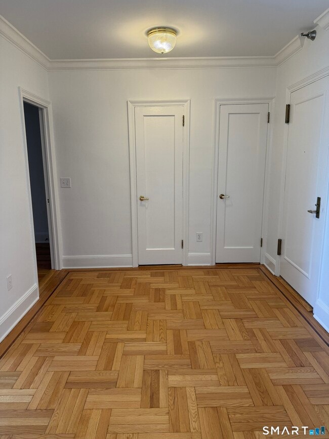 Building Photo - 25 W Elm St