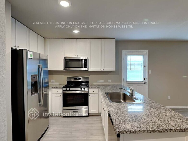 Building Photo - 7319 Avila Vis