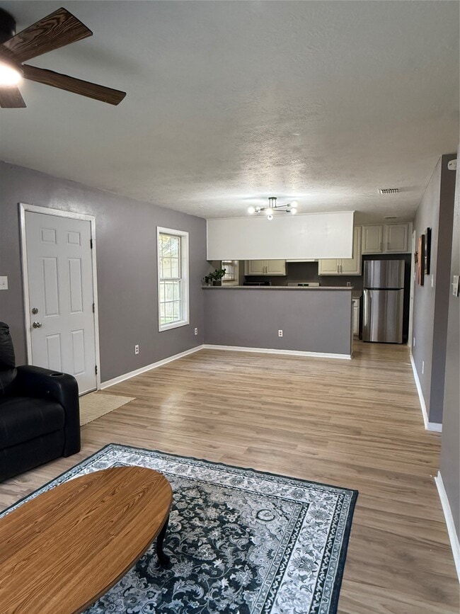 Building Photo - 1205 Thompson St