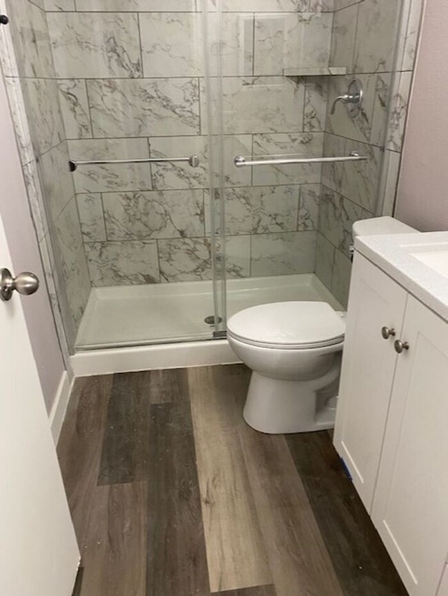 Building Photo - $2,350 Lovely Remodeled 3 Bedroom-2 bath-2...