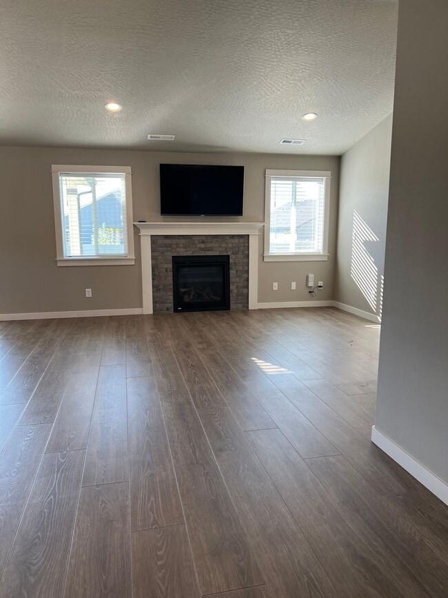 Building Photo - 3 CAR GARAGE