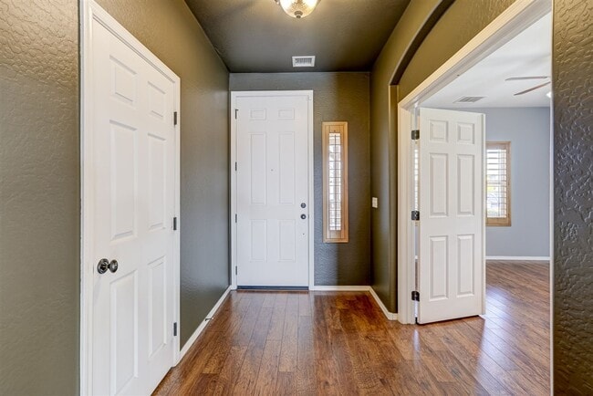 Building Photo - 4 bedroom, 2 bath Home in Quailwood