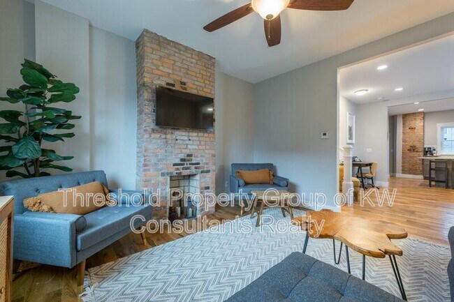 Building Photo - 65 E 7th Ave