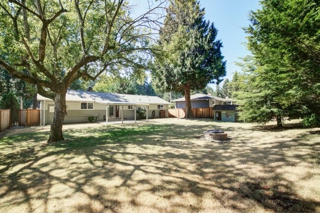 Building Photo - 3Bd/1.75Ba Kirkland House