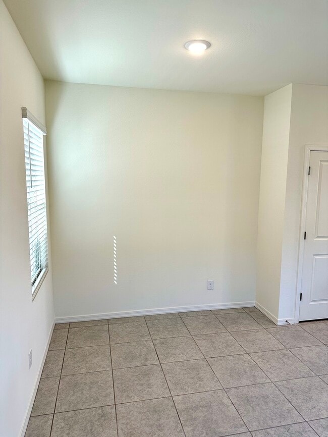 Building Photo - Beautiful new home in Bella Vista Farms, San Tan Valley! 9' ceilings, tile floors, granite counte...