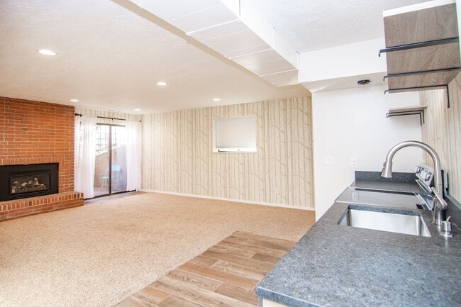 Building Photo - 1340 Ridgewood Ln