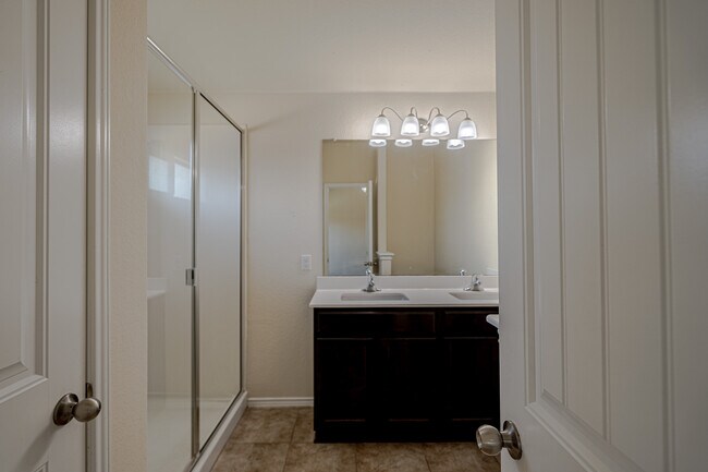 Building Photo - 121 Hematite Ln