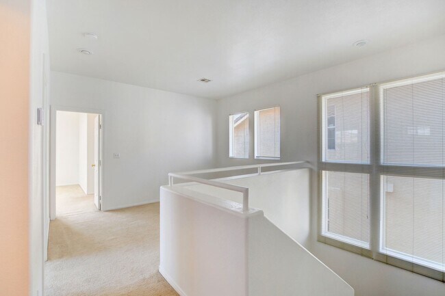 Building Photo - Beautiful 4-Bedroom Home in Gated Summerli...