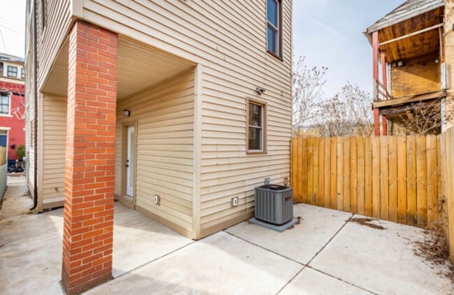 Building Photo - 3 Bedroom 1.5 Bath - Pittsburgh