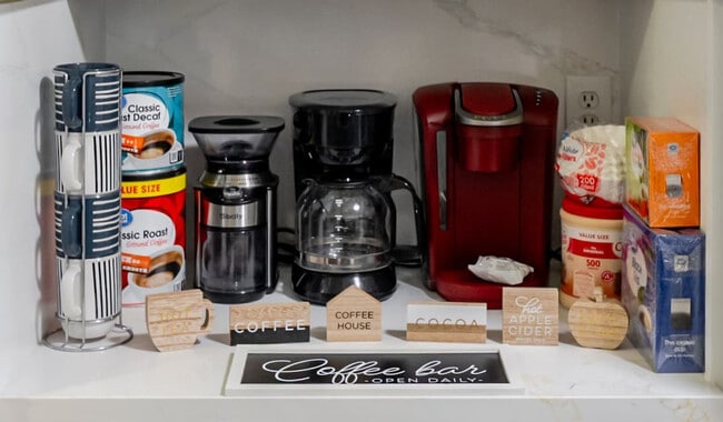 Building Photo - 10983 Parkdale Ave