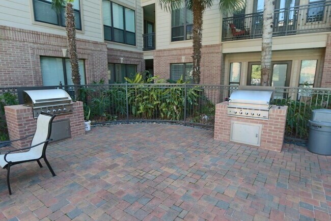 Building Photo - Fully Furnished Sugar Land Town Square Condo – Some Utilities Included
