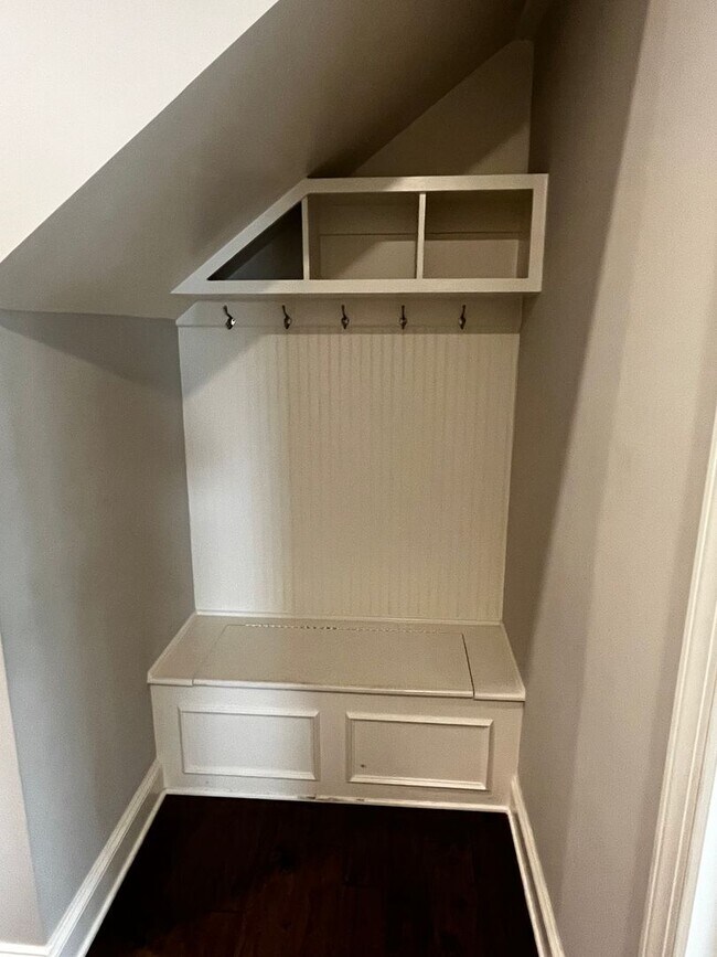 Building Photo - Custom Built home in a quiet subdivision