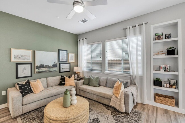 Building Photo - 5553 Lockhart Ln