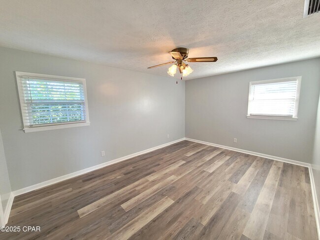 Building Photo - 2512 W 27th St