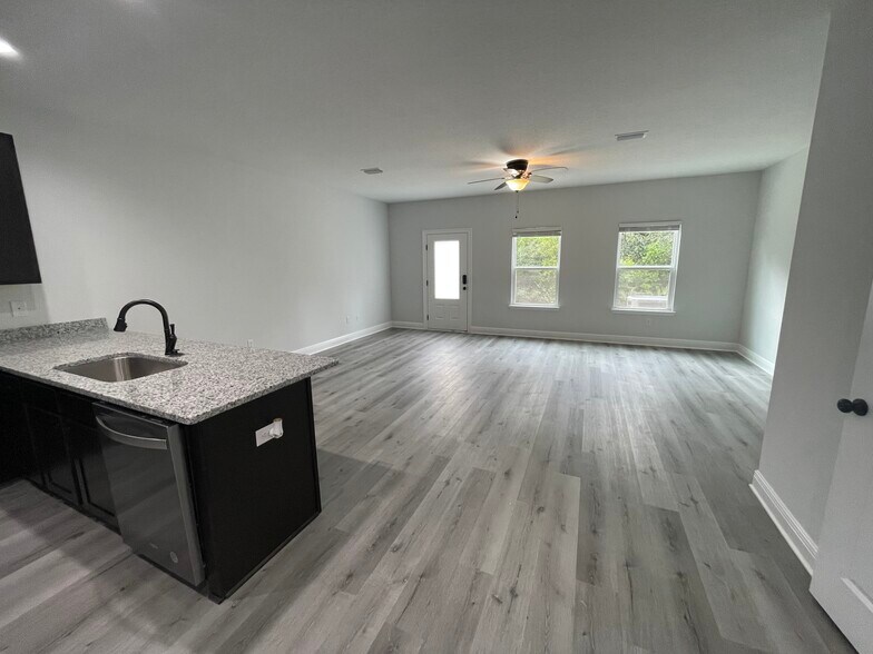 Building Photo - 1703 Sound Haven Ct