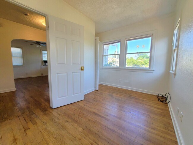 Building Photo - 1607 Clay St