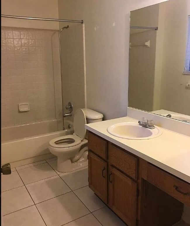 Building Photo - 3/3 In Rockwood Villas