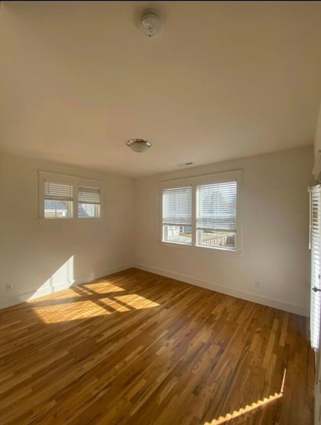 Building Photo - 225 Airlie Dr