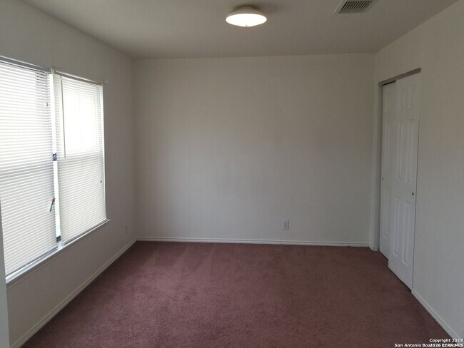Building Photo - 3 Bedroom Home in Gated Community ***Medical Center***