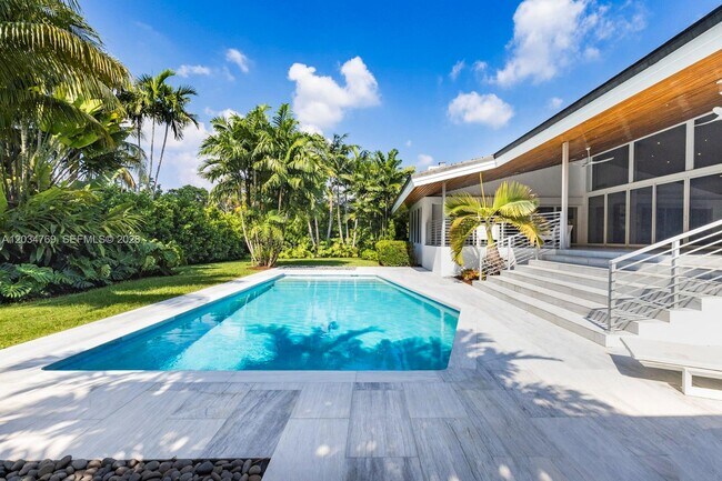 Building Photo - 5780 Las Palmas Dr