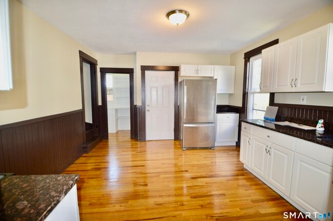 Building Photo - 48 Riverview Pl