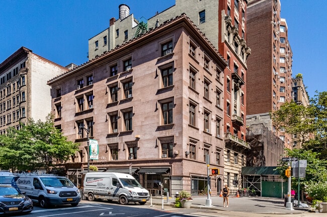 Building Photo - 10 5th Avenue