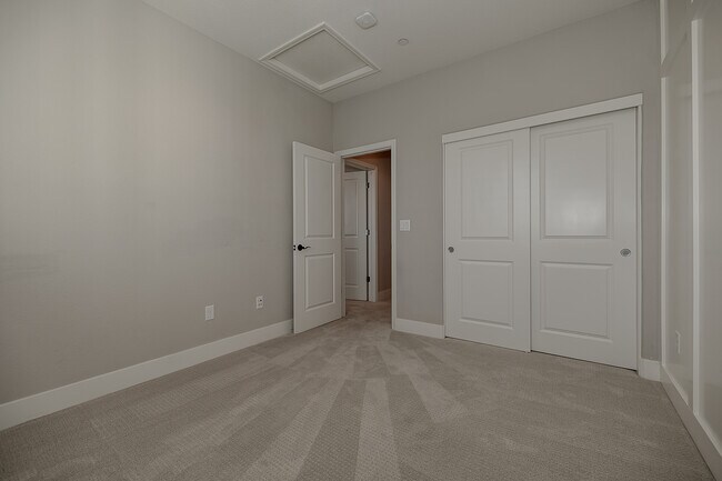 Building Photo - 196 E Main Ave