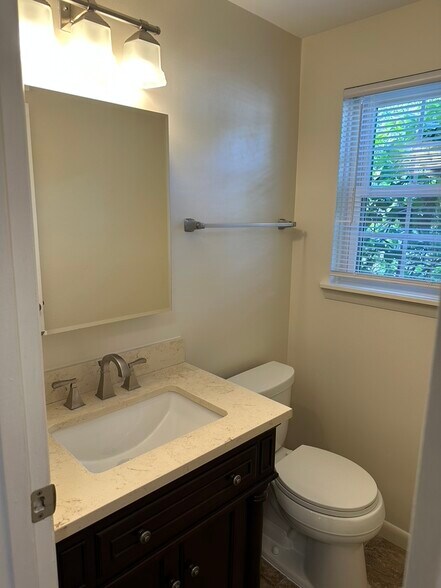 Building Photo - 54 Willowick Dr