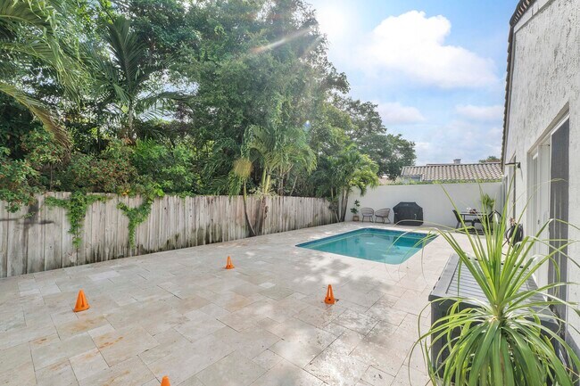Building Photo - 6755 NW 75th Pl