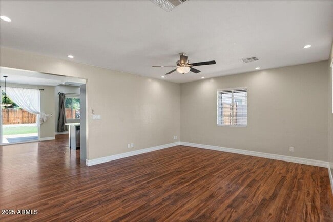 Building Photo - 838 E Belmont Ave