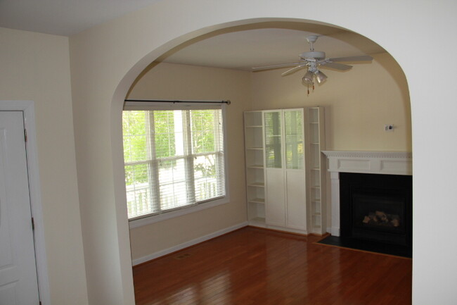 Building Photo - 513 E Maple Ave