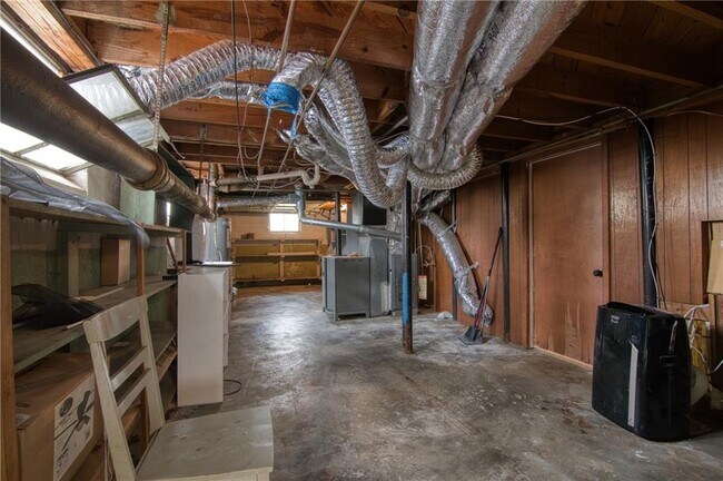 Building Photo - 2232 Old Spring Rd