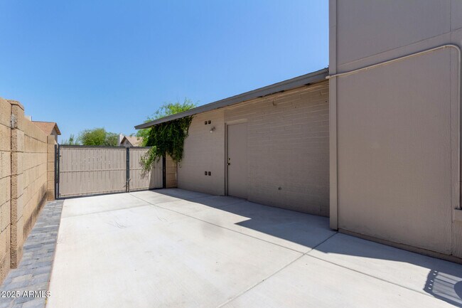 Building Photo - 1347 W Lobo Ave