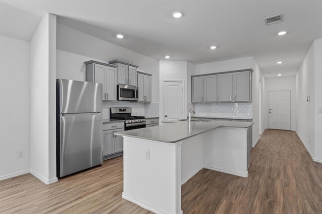 Building Photo - 245 Salt Springs Rd