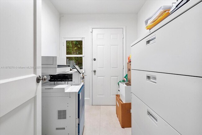 Building Photo - 177 NE 44th St