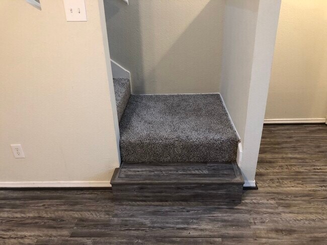 Building Photo - 2100 Wilcrest Dr