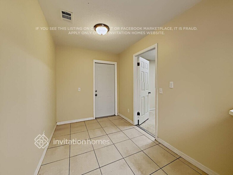 Building Photo - 1806 Dodge Cir S