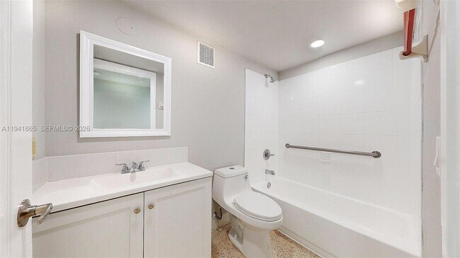 Building Photo - 426 NW 13th Ave