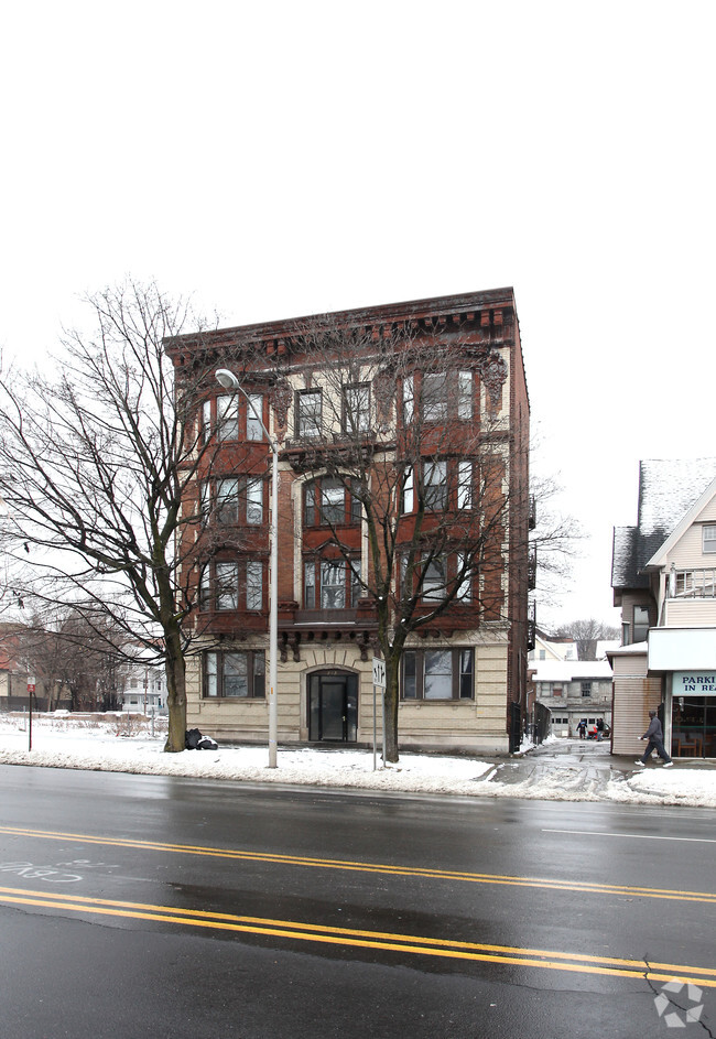 Building Photo - 292 W Main St