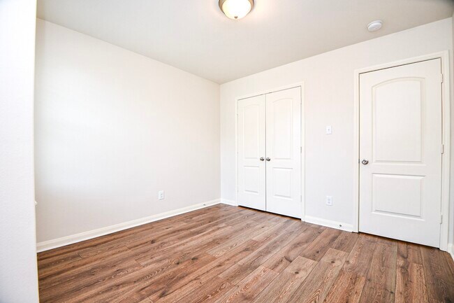 Building Photo - 10909 Panther Ct