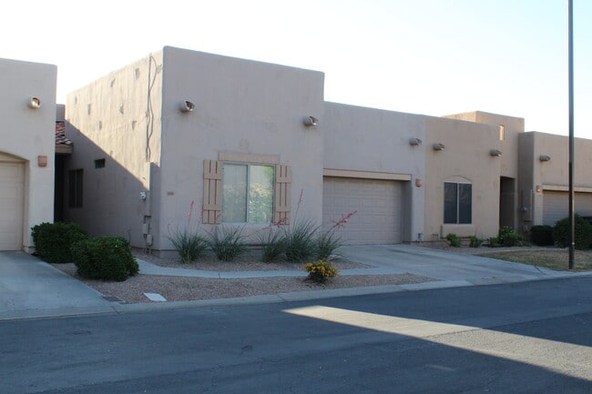 Building Photo - 440 S Val Vista Dr.