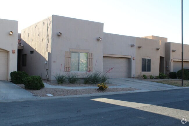 Building Photo - 440 S Val Vista Dr.