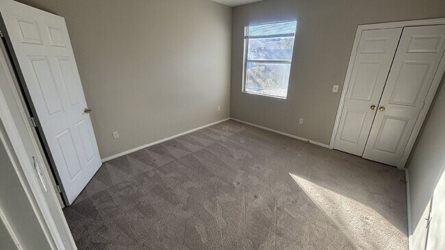 Building Photo - 1 Bed 1 Bath with ALL Appliances